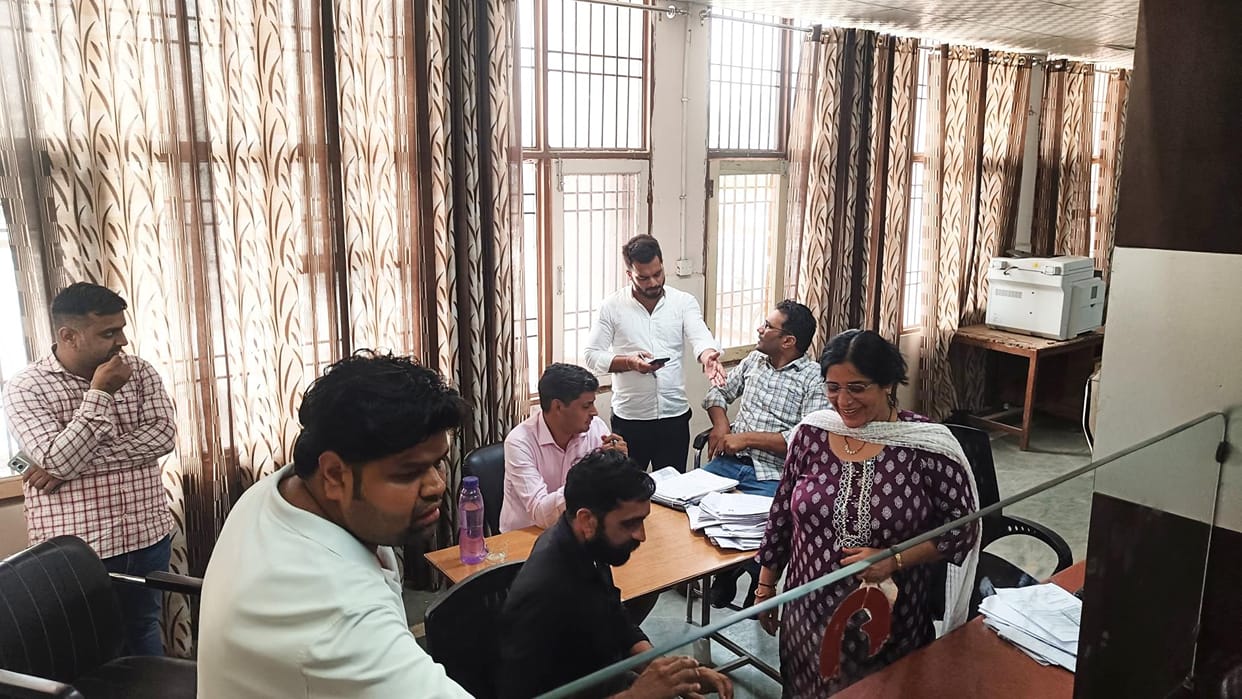 To ensure transparency in the registry, the tehsildar will sit at the e-disha center, eliminating the role of middlemen, and live photos will be taken for registration.