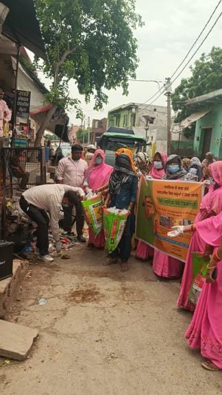 Message of cleanliness given on the theme of 'My plastic is my responsibility'