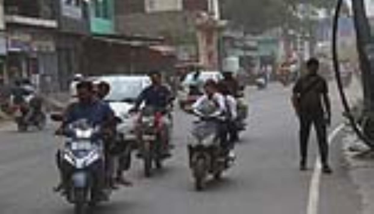 Unseasonal rains give the feel of monsoon