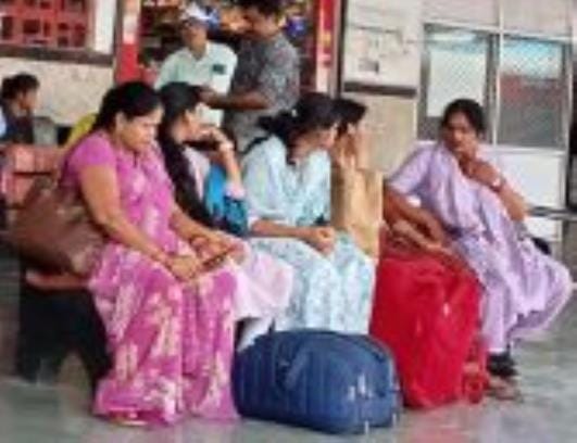 The special train made us wait for five hours