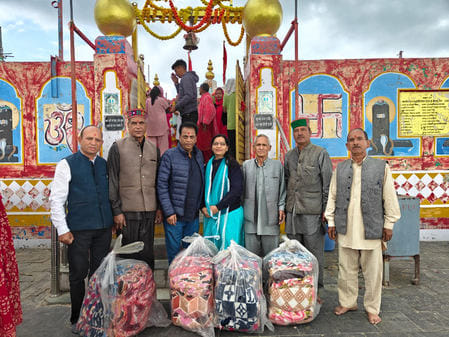 Delhi's broker donated blankets to Shikari Mata Mandir