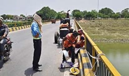Vehicle movement on Yamuna bridge will remain closed today and tomorrow work will start on pillar number 17