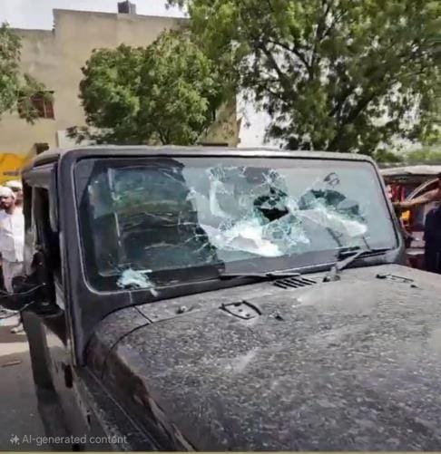 6 people attacked in auto market, windows broken in half a dozen cars