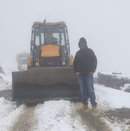 Snowfall in Chanshal valley for the first time in June, road to Dodra Kwar restored after 24 hours