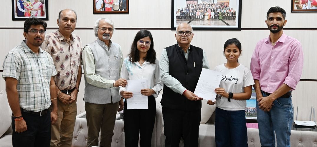 Two girl students of Hakenvi got placement