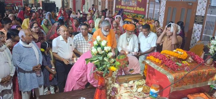 Bhagwat Katha is an invaluable book that teaches the art of living: Charandas