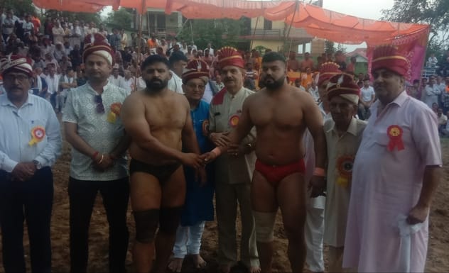 Kamal won the big prize of Lakhdata Peer Harsar fair