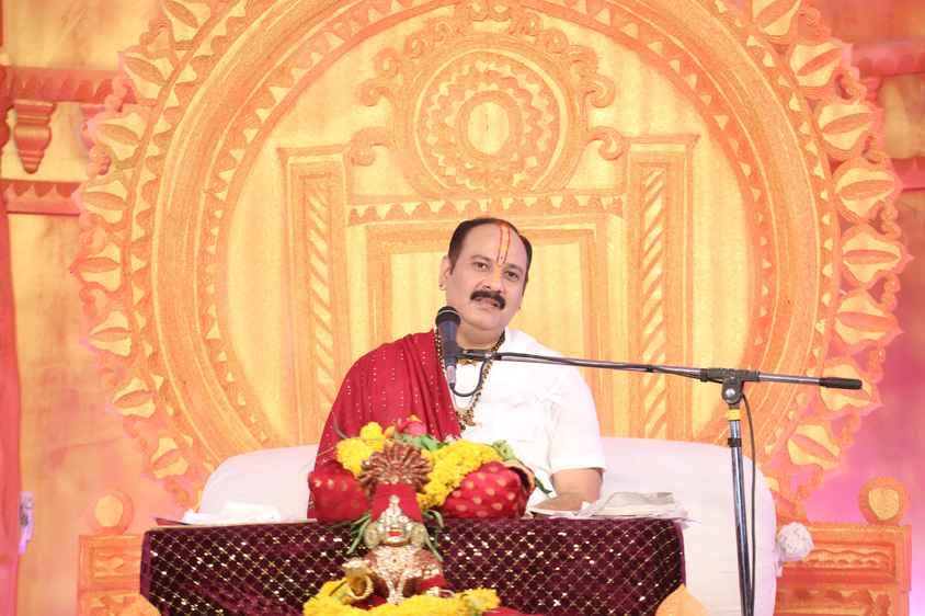 Pandit Pradeep Mishra Controversy After Remarks on Lord Chitragupt Issues Apology MP News in Hindi
