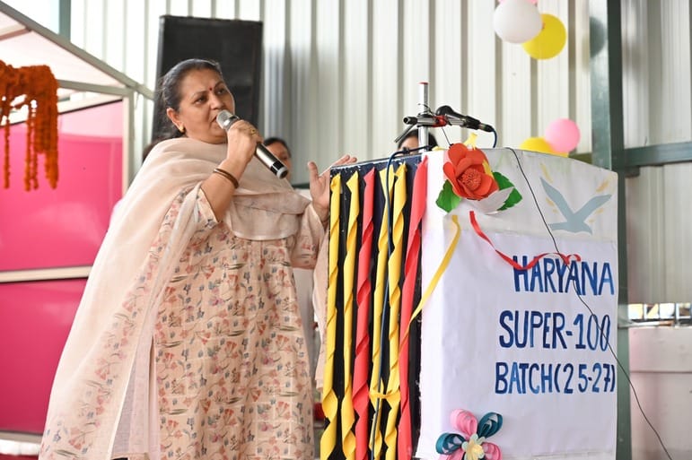 Super 100 students raised the flag in IIT JEE Advanced examination