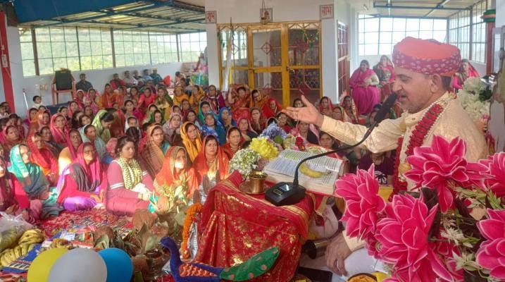 Devotees were overwhelmed with emotion after hearing the incident of Bharat Milap.
