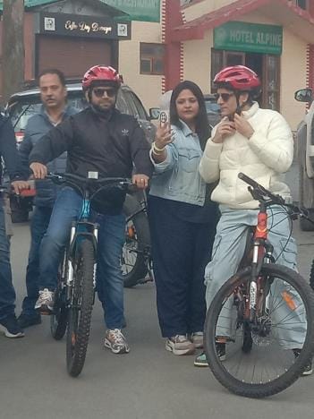 Bollywood Actor Reached Patnitop