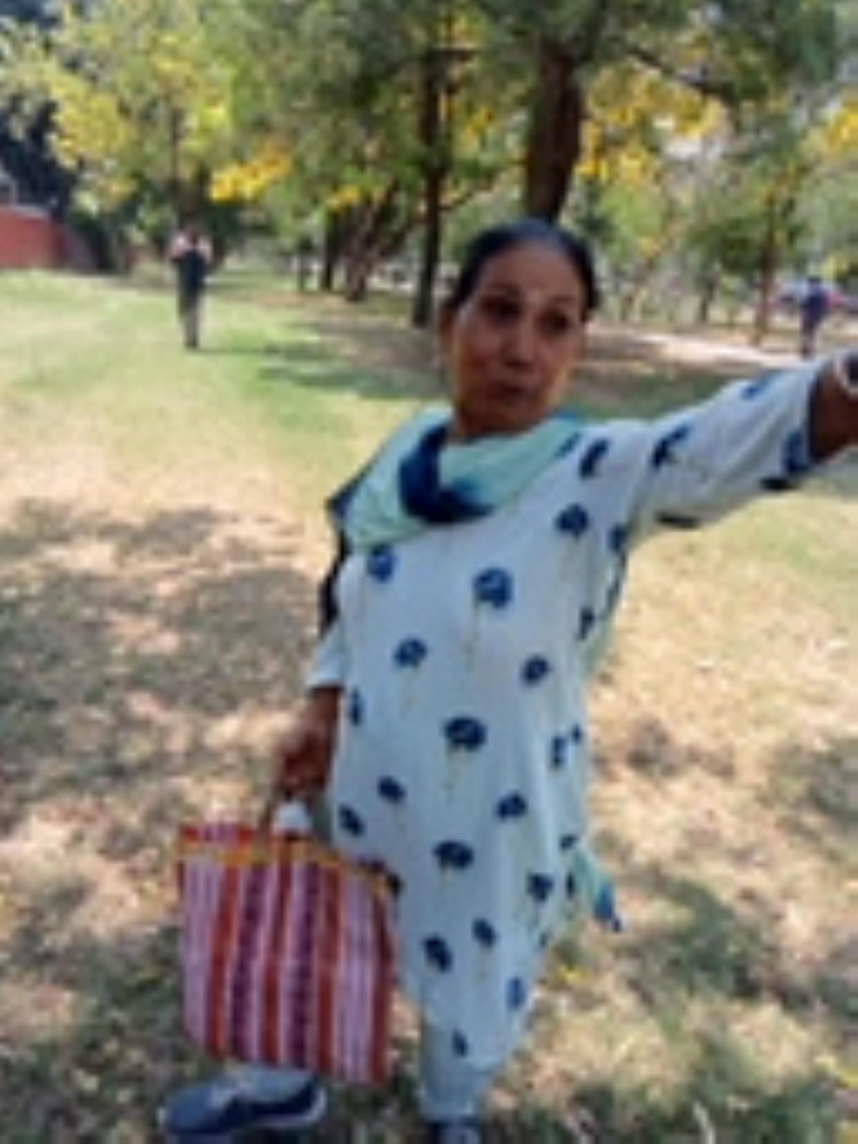 Jewellery stolen from an elderly Anganwadi worker going to duty