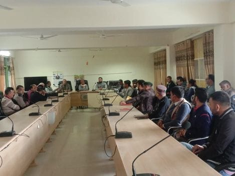 Responsibility of 18 panchayats handed over to three secretaries, how will the development plans be completed