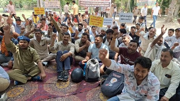 Workers on strike at Medical Mor will express their anger by begging today