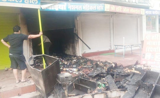 Fire broke out in two shops in Bhattumandi