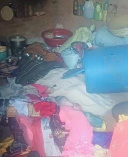 Thieves stole Rs 1.75 lakh and jewellery from two houses