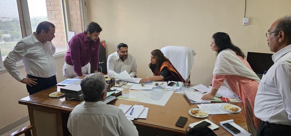 Bus stand in Jat Joshi and playground in Revali will be built on PPP mode.