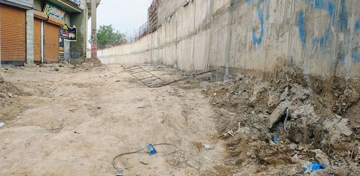 Construction of ROB remained incomplete on Agwanpur Road for one year, stuck.