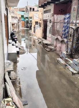 Sewer overflow in Ashok Nagar, dirty water accumulated in the streets