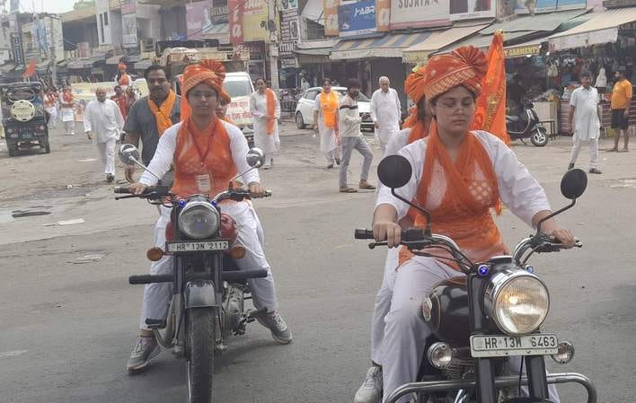Durga Vahini's march, foot march in the city