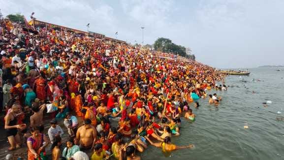 Bihar news  On the occasion of Ganga Dussehra, lakhs of people took a dip in Maa Ganga at Ramrekha Ghat
