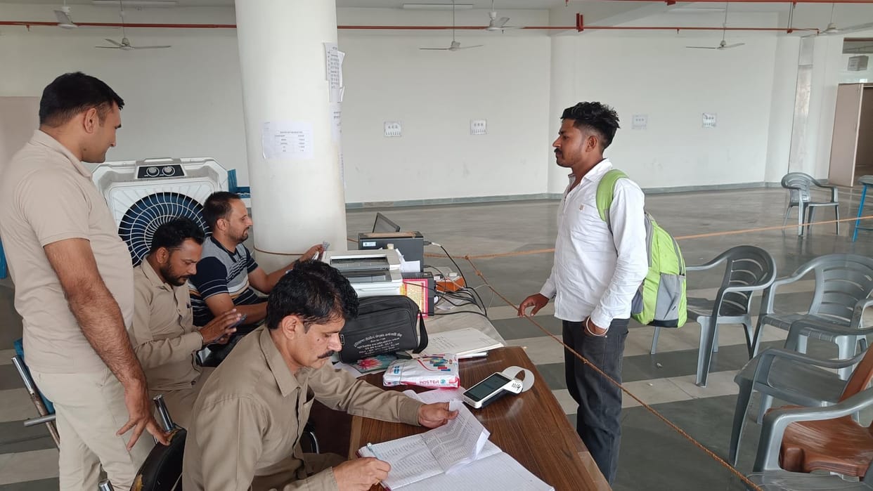 Roadways employees and senior citizens are troubled due to the mistake of CSC operators, they are filling NCMC applications incorrectly