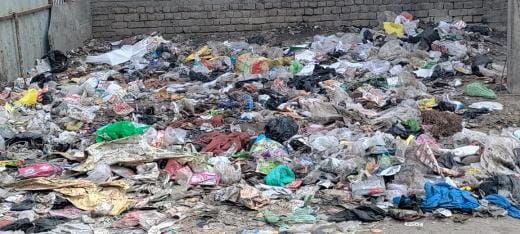 Contractor's employees remained on strike for the second day, garbage spread on the roads