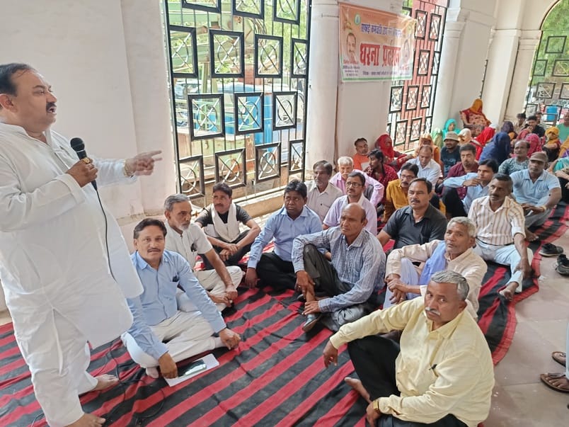 Employees demonstrate at Collectorate in protest against abolition of posts