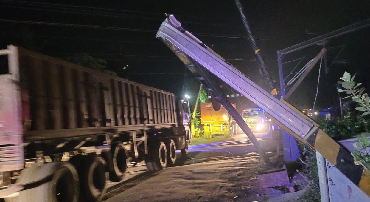 The gate broke due to collision with trolley, trains ran on caution for 7 hours