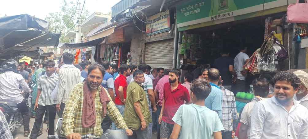 The traders protested against the food department team