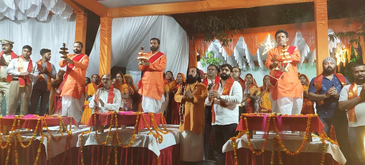Devotees gathered for Saryu Aarti on Ganga Dussehra