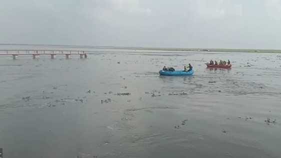 नेपाल में लगातार बारिश से बढ़ रहा कोसी का जलस्तर।