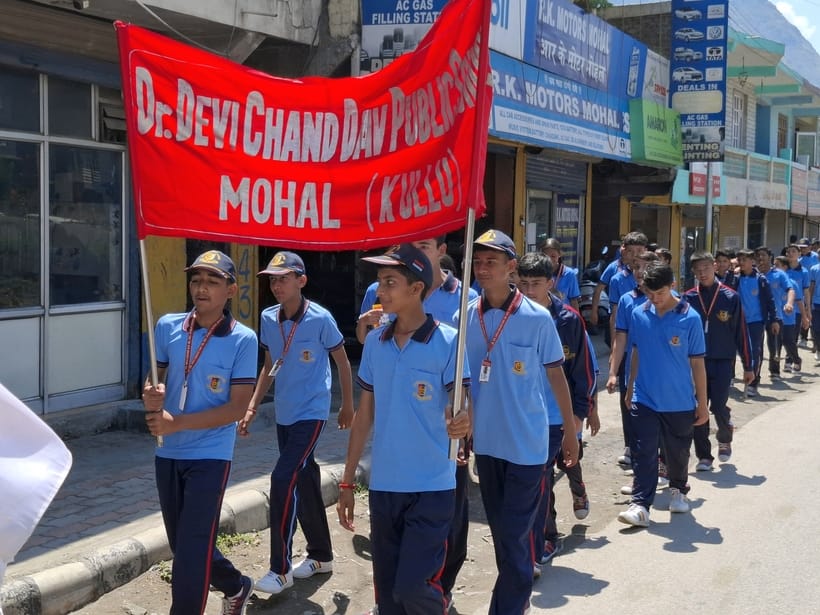 Rallies and slogan writings lit the flame for environmental protection