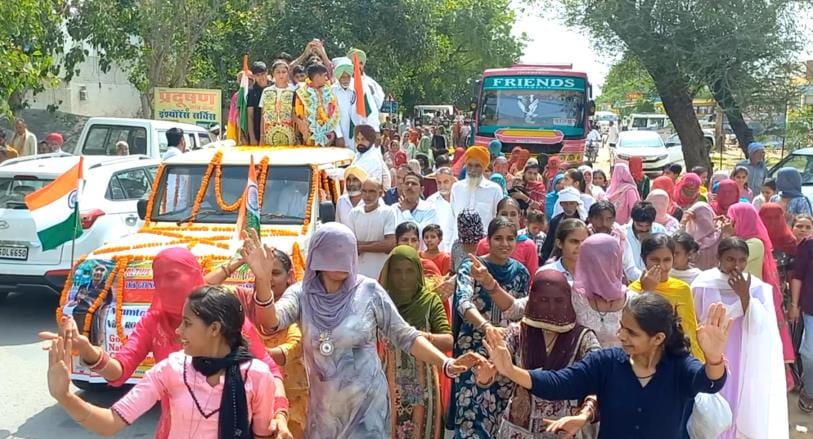 The promising player who reached the village after winning the gold medal was welcomed