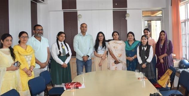SDM honored the promising girl students of Palampur
