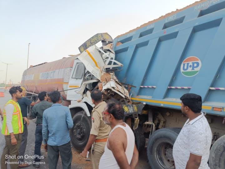 A tanker collided from behind with a dumper parked on the highway, the operator died