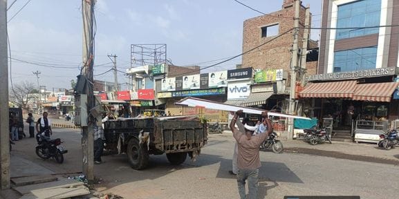 The municipality launched a campaign to remove encroachment, goods were confiscated from many shops