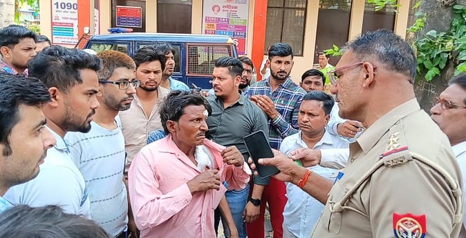 Theft in two shops, attempt to break the locks of 10 shops, thief injured the shopkeeper by hitting him with a brick