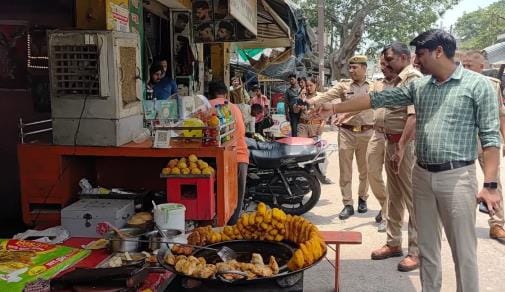 Banned polythene seized from shops
