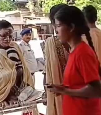 अस्पताल में चल रहा है इलाज