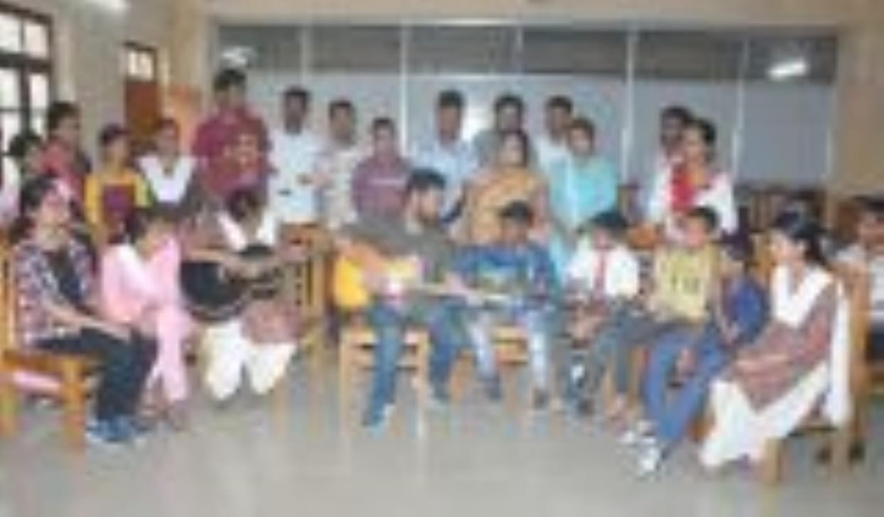Kathak and guitar training being given in BSNV PG College