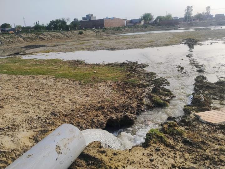 The educated thinking of the Chhang village council has transformed the appearance of the pond, with a stream of clean water flowing from the canal