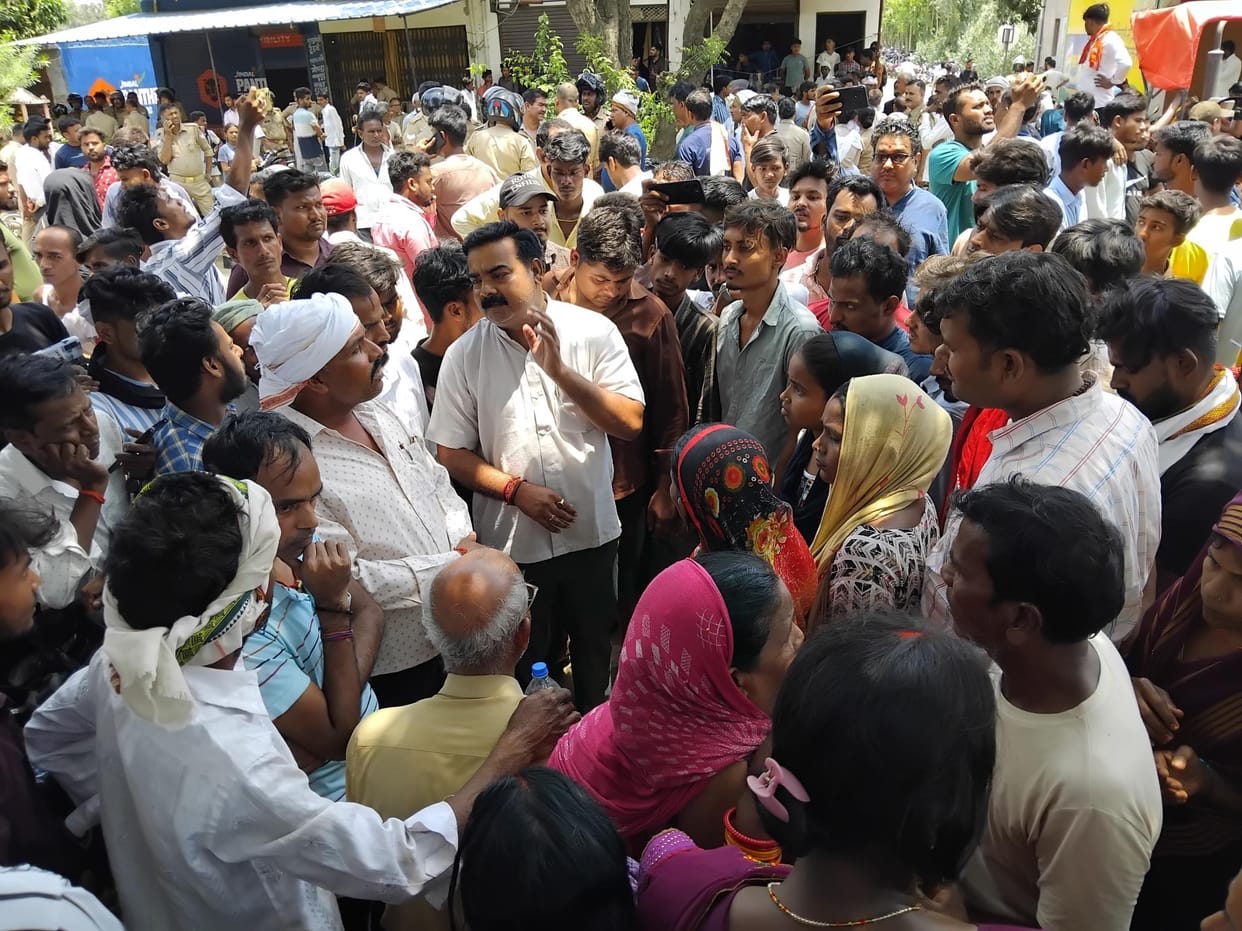Murder report filed after road blockade and protest
