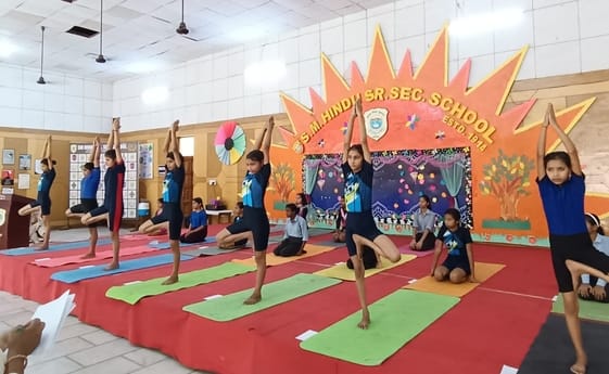 454 participants showed their talent in block level yoga