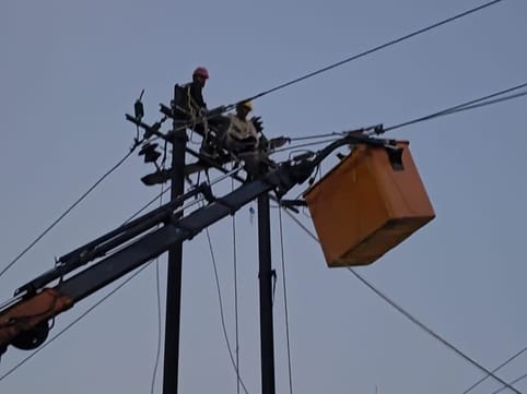 Damaged poles were repaired after a delay of three hours, people were troubled due to the expenditure of more than 10