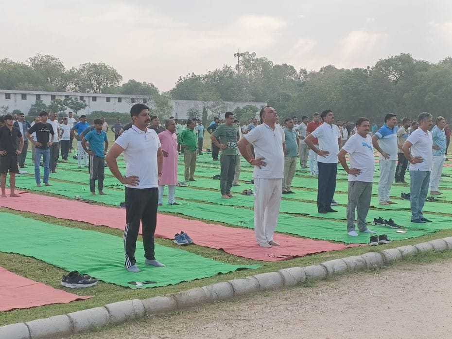 Police officers and employees did yoga