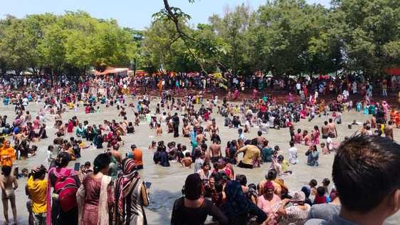 Devotees took a holy dip in the Yamuna on Ganga Dussehra