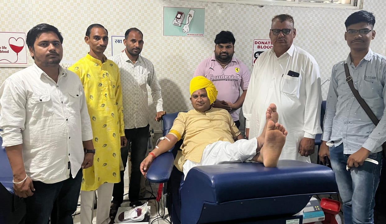 Mahant donated blood for a needy patient
