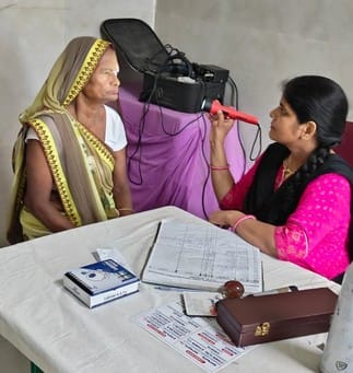 Shopkeepers are doing eye tests without having a degree