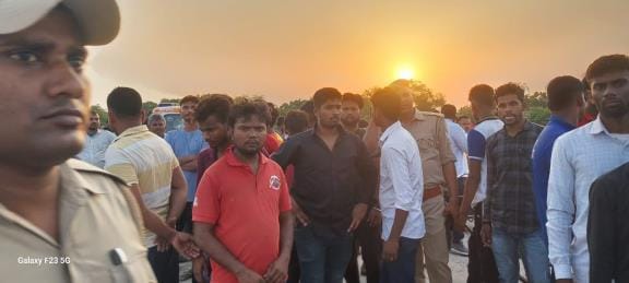 A girl jumped into the Rapti river, search continues